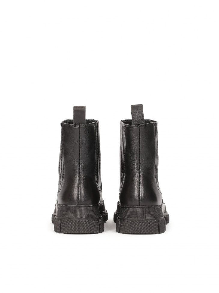 Wsuwane botki na prostej podeszwie