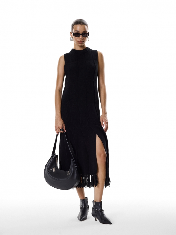 Skórzana torebka na ramię o zaoąglonym kształcie