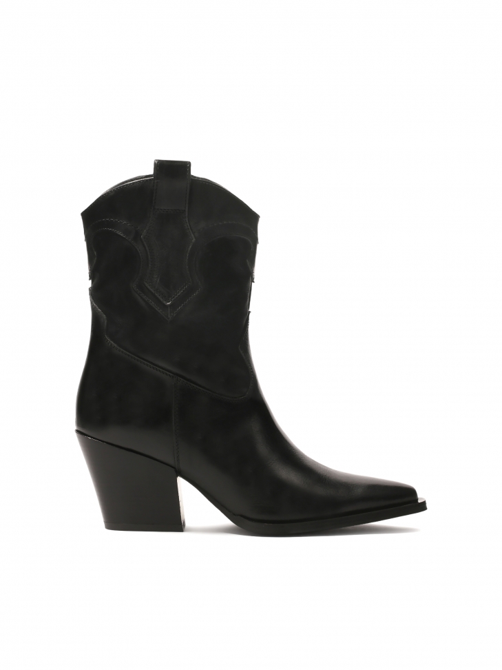 Czarne botki kowbojki ze zdobioną cholewką