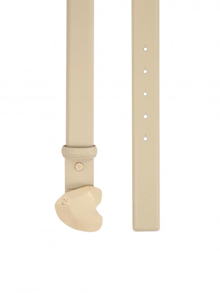 Pasek z gładkiej skóry z dekoracyjną klamrą