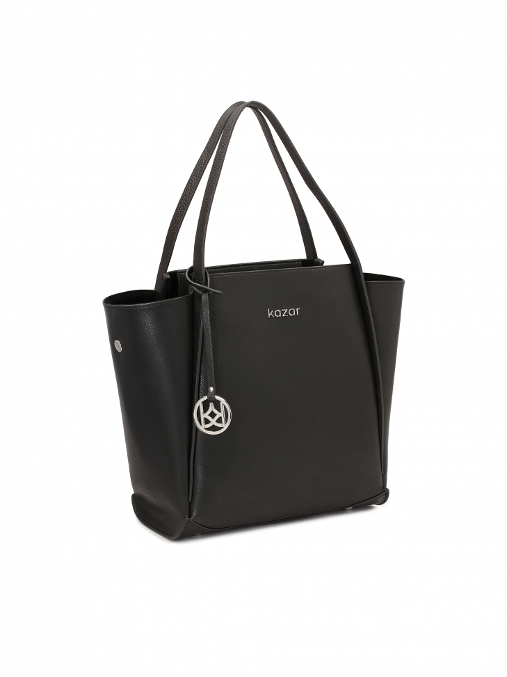 Komfortowa czarna torebka ze skóry o pojemnym wnętrzu