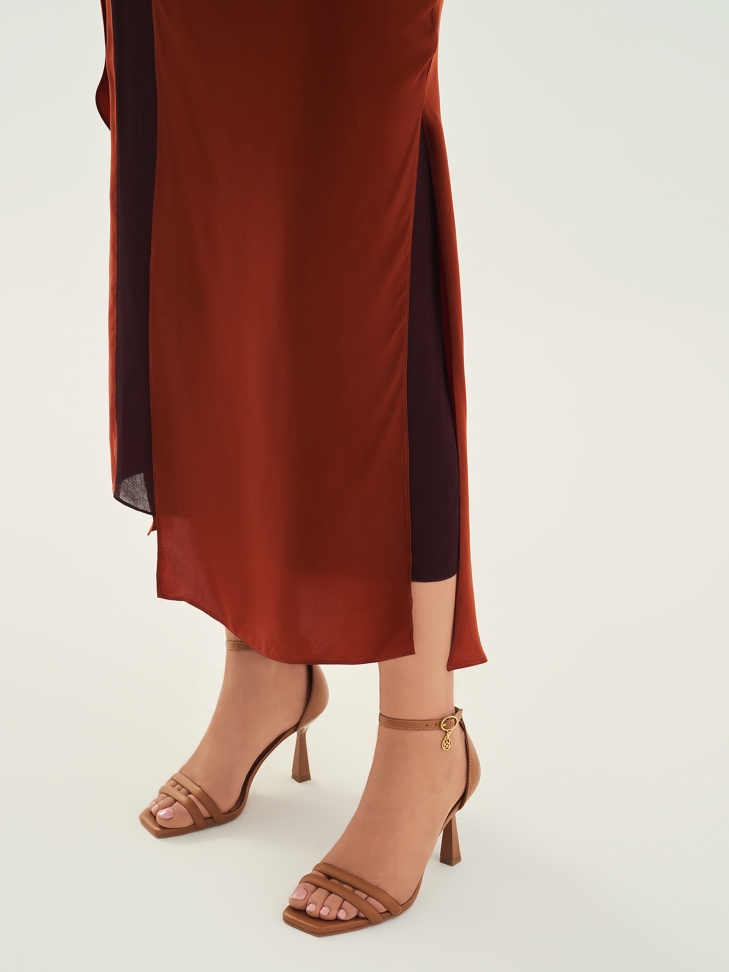 Jasnobrązowe sandały z obcasem w kształcie klepsydry