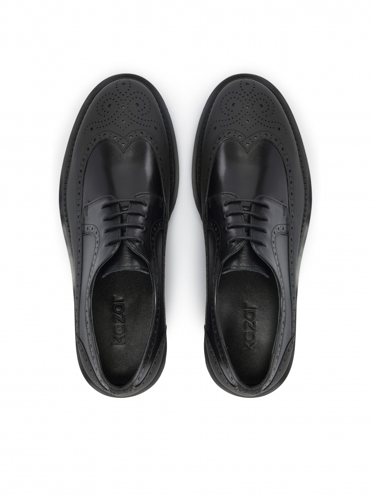 Nowoczesne półbuty męskie z eleganckim zdobieniem