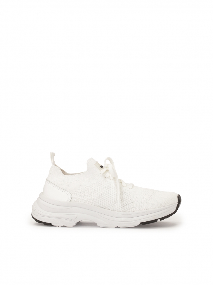 Przewiewne białe sneakersy z tkaniny