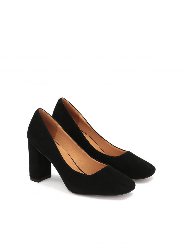 Minimalistyczne czarne czółenka z zamszu na szerokim obcasie