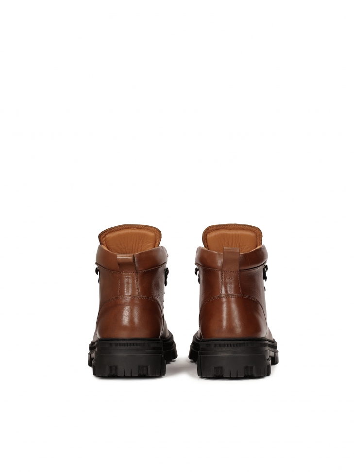 Brązowe wiązane trzewiki męskie