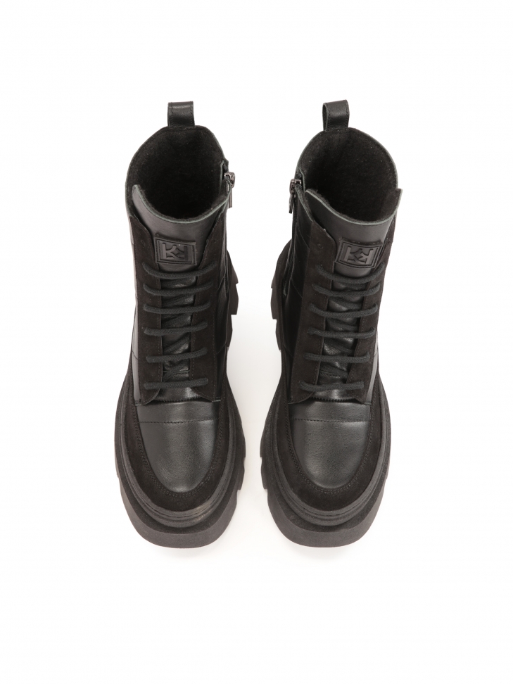 Trzewiki z łączonych materiałów na grubej podeszwie