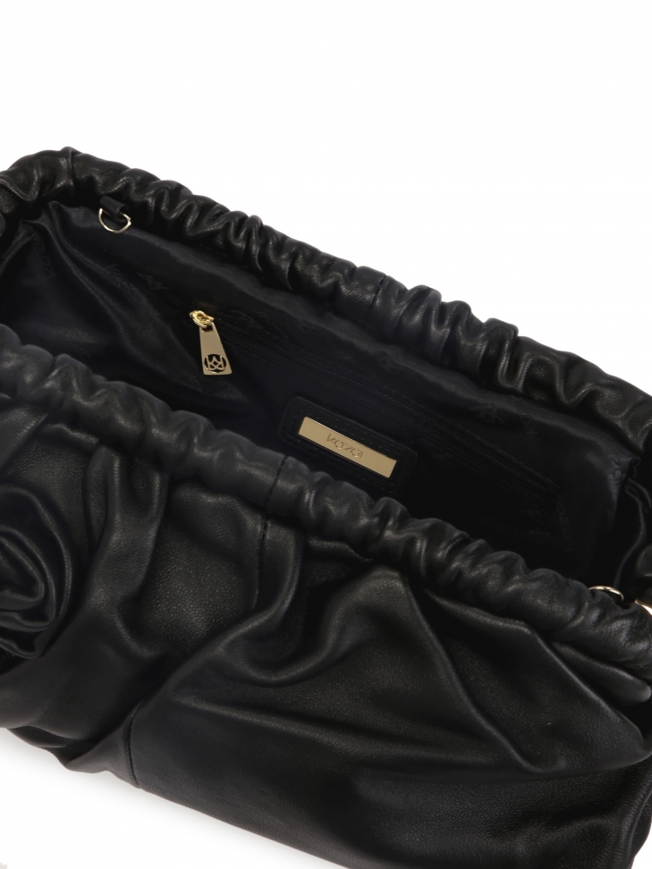 Czarna kopertówka z różami 3D