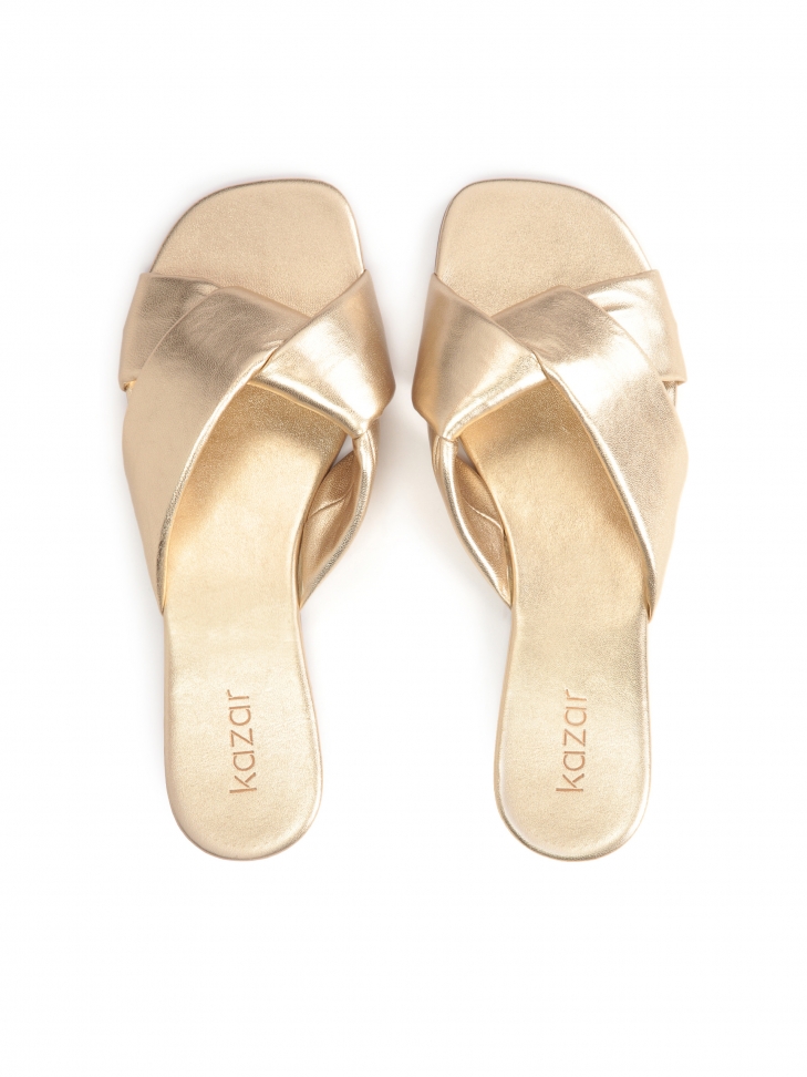 Płaskie klapki ze otej skóry