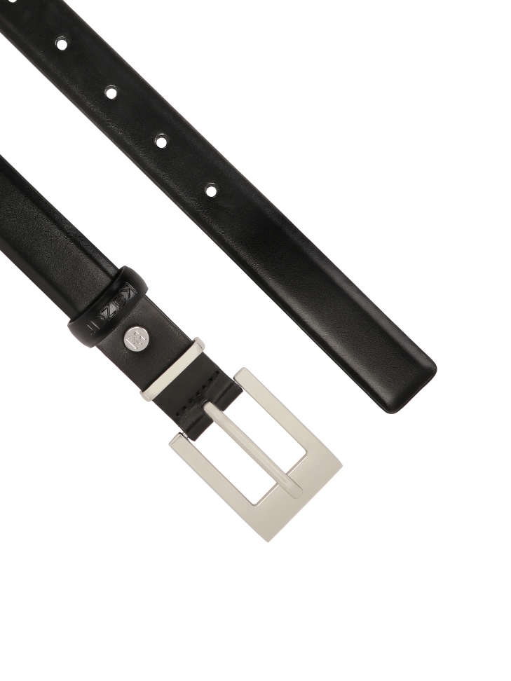 Czarny skórzany pasek ze srebrną sprzączką