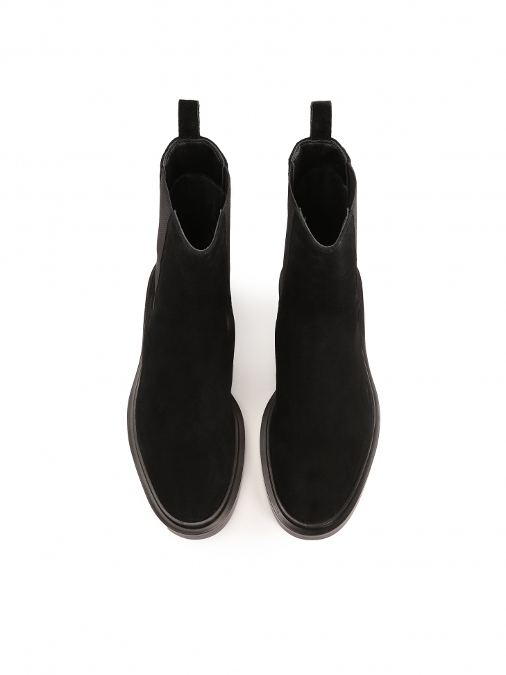 Wysokie sztyblety z szeroką podeszwą