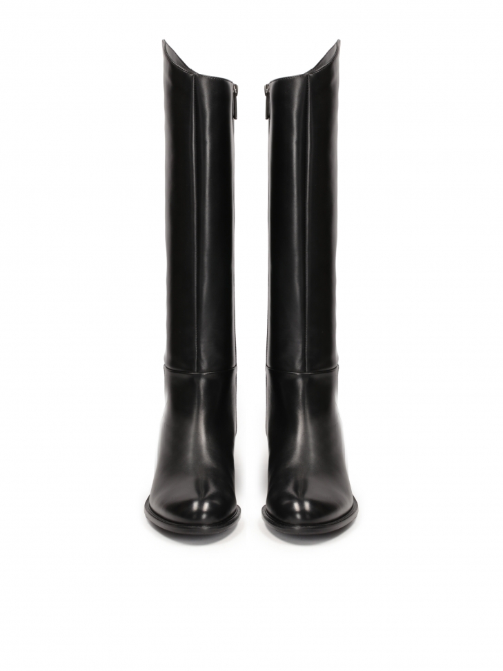 Skórzane kozaki z zaoągloną cholewką