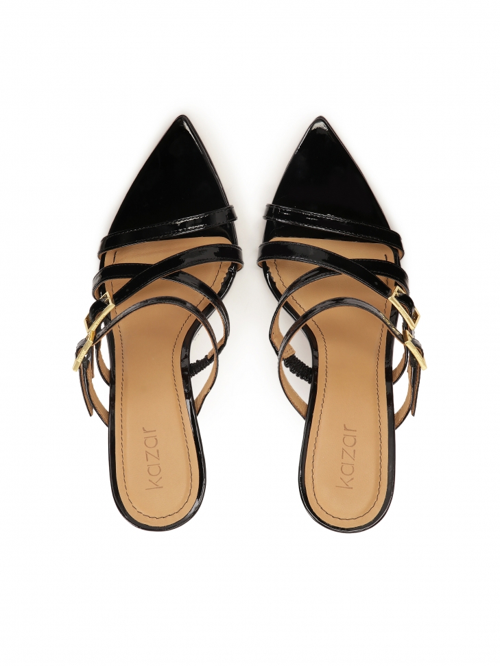 Lakierowane klapki ze spiczastymi noskami