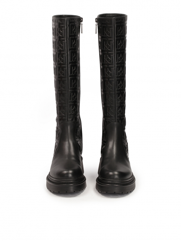 Kozaki ze skóry zdobionej tłoczonym wzorem