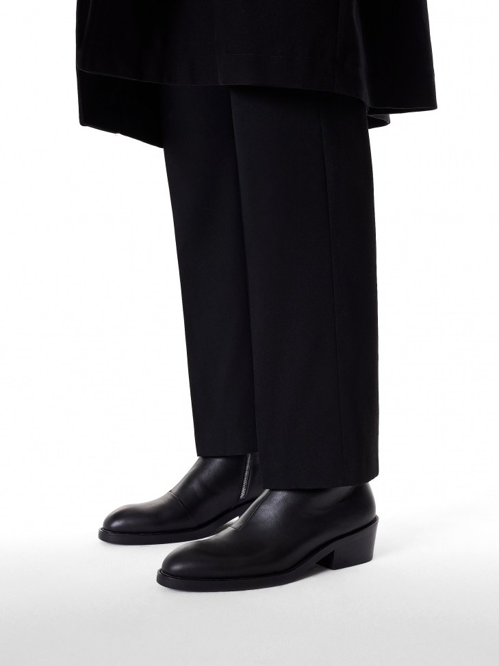 Skórzane czarne botki z cholewką na zamek