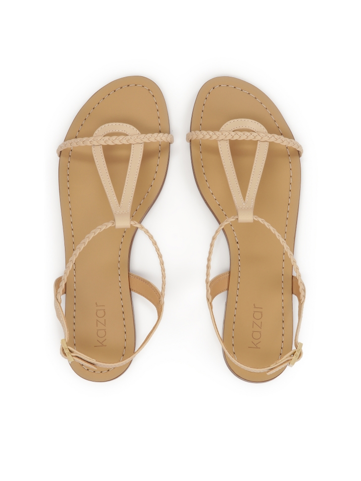 Sandały w beżowym kolorze ozdobione plecionym paskiem