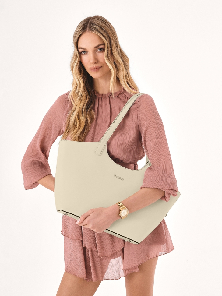 Duża torebka na ramię o sztywnej konstrukcji