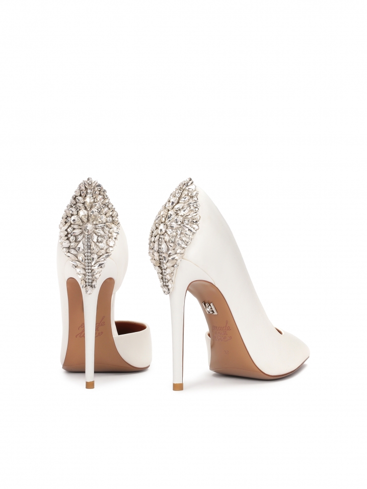 Czółenka ślubne z dużą biżuteryjną ozdobą