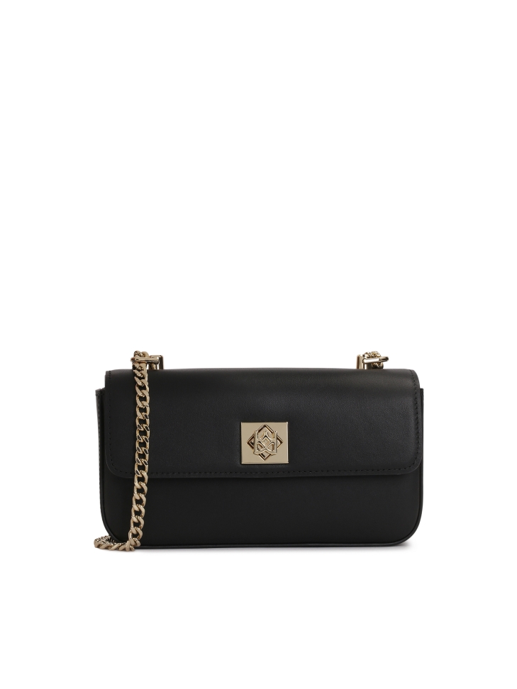 Minimalistyczna czarna torebka ze otym łańcuchem