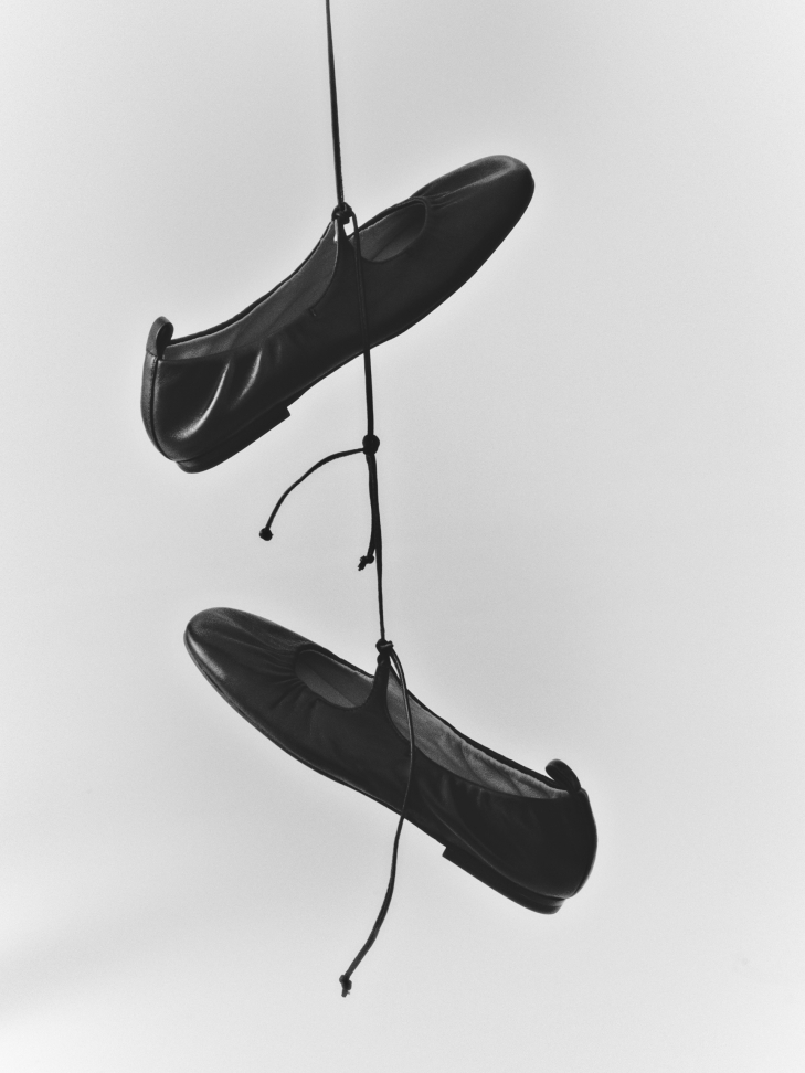 Skórzane baleriny z wiązaniem