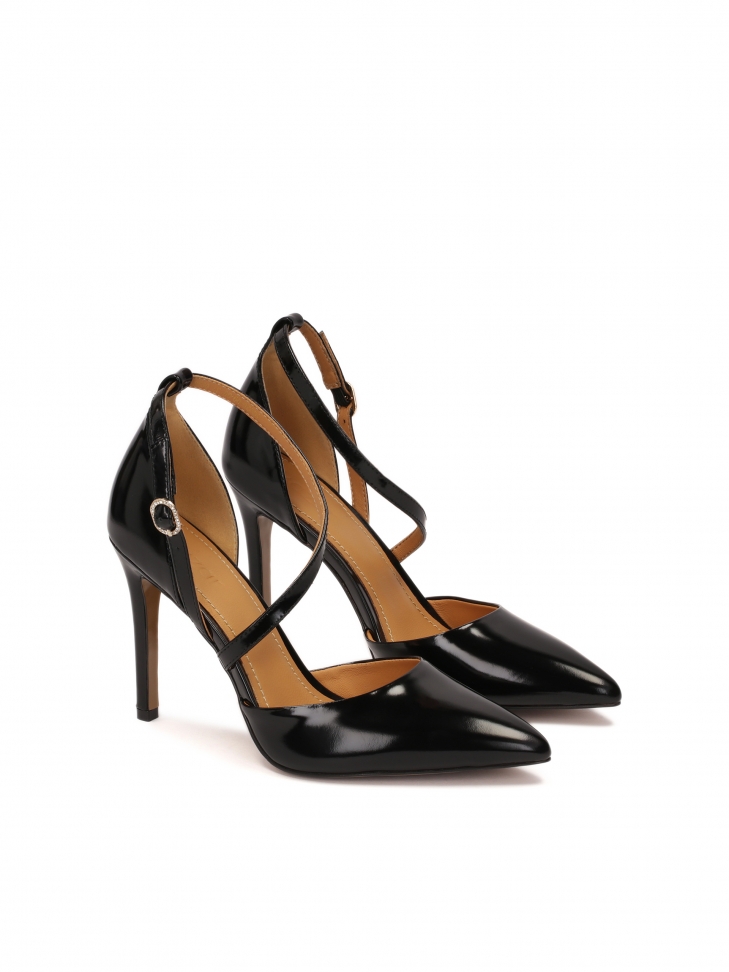 Czarne czółenka z oryginalnym zapięciem