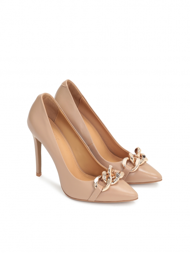 Beżowe czółenka skórzane damskie ze otymi ogniwami