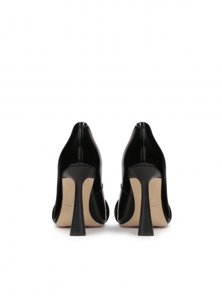 Czarne czółenka na obcasie z noskiem w szpic