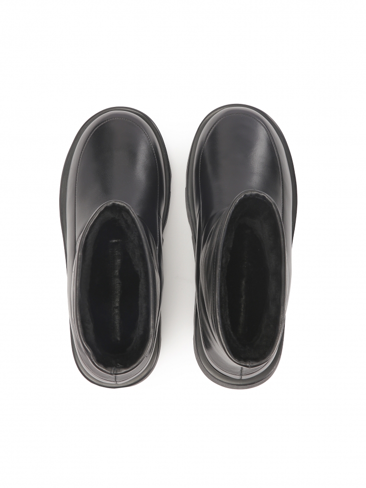 Minimalistyczne czarne śniegowce z ociepleniem