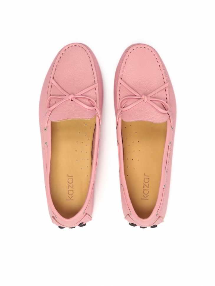Różowe skórzane mokasyny z rzemykiem