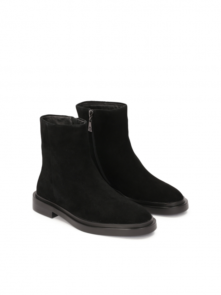 Czarne zamszowe botki na suwak