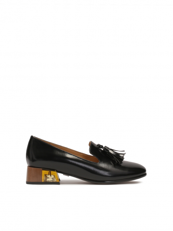 Czarne półbuty ze zdobionym obcasem