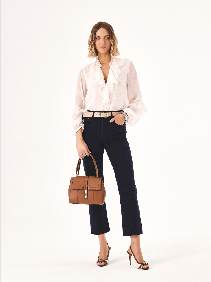 Srebrny zegarek zdobiony yształkami