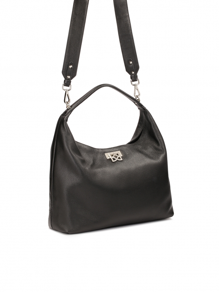 Czarna torebka o luźnym oju