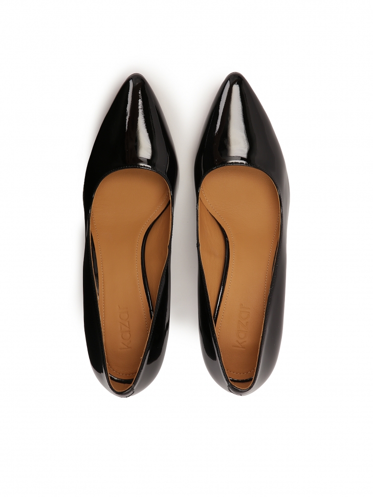 Klasyczne czarne szpilki z lakierowanej skóry