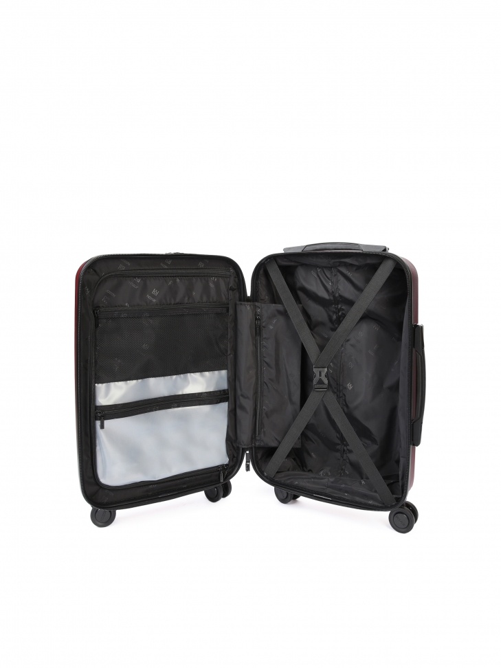 Mała bordowa walizka na obrotowych podwójnych kółkach