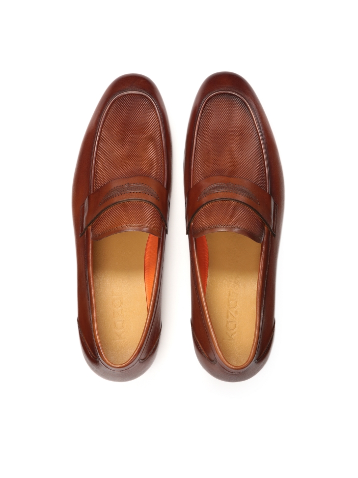 Brązowe loafersy zdobione tłoczeniem skóry