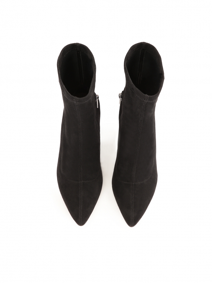 Czarne botki z obcasem wysadzanym yształkami