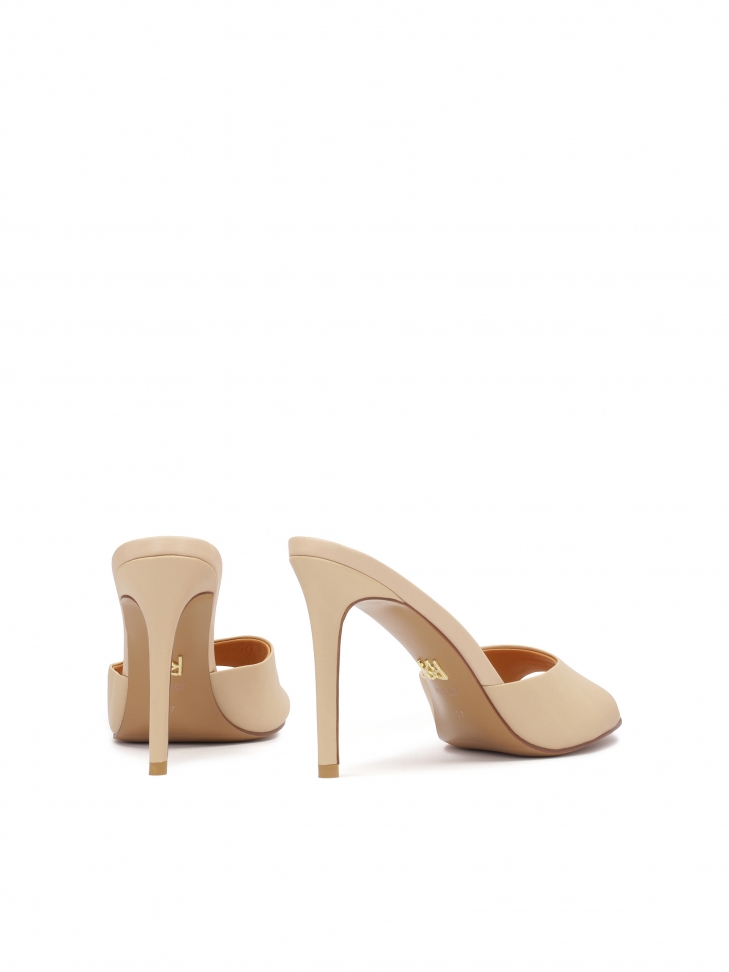 Beżowe skórzane klapki na obcasie