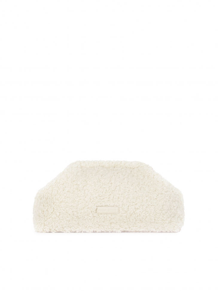 Futrzana kopertówka w jasnym kolorze