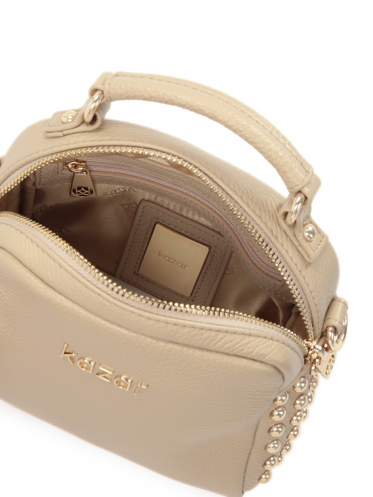 Mała torebka kuferek z oągłymi nitami