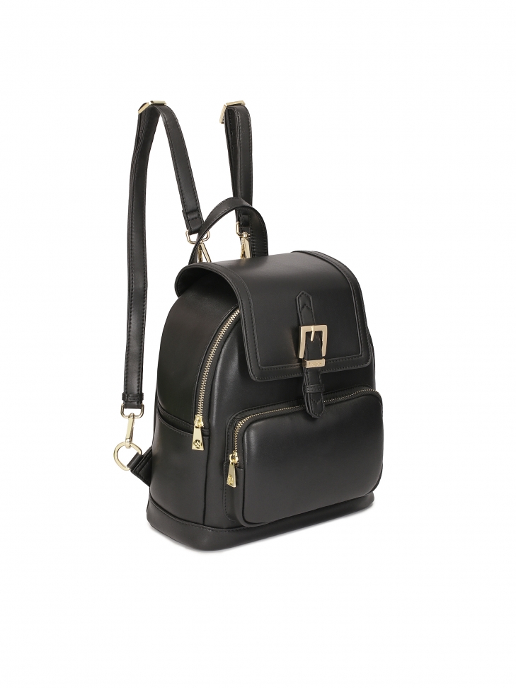 Czarny skórzany plecak z klapą