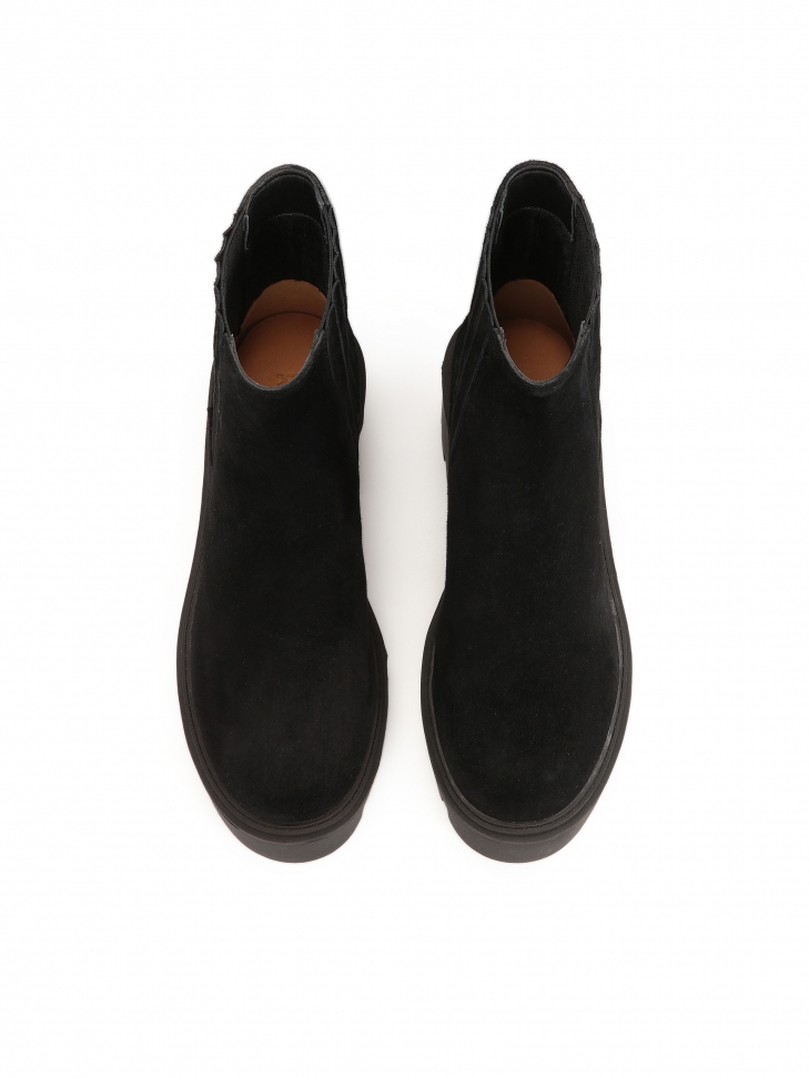 Botki z zamszu na grubym obcasie z protektorem