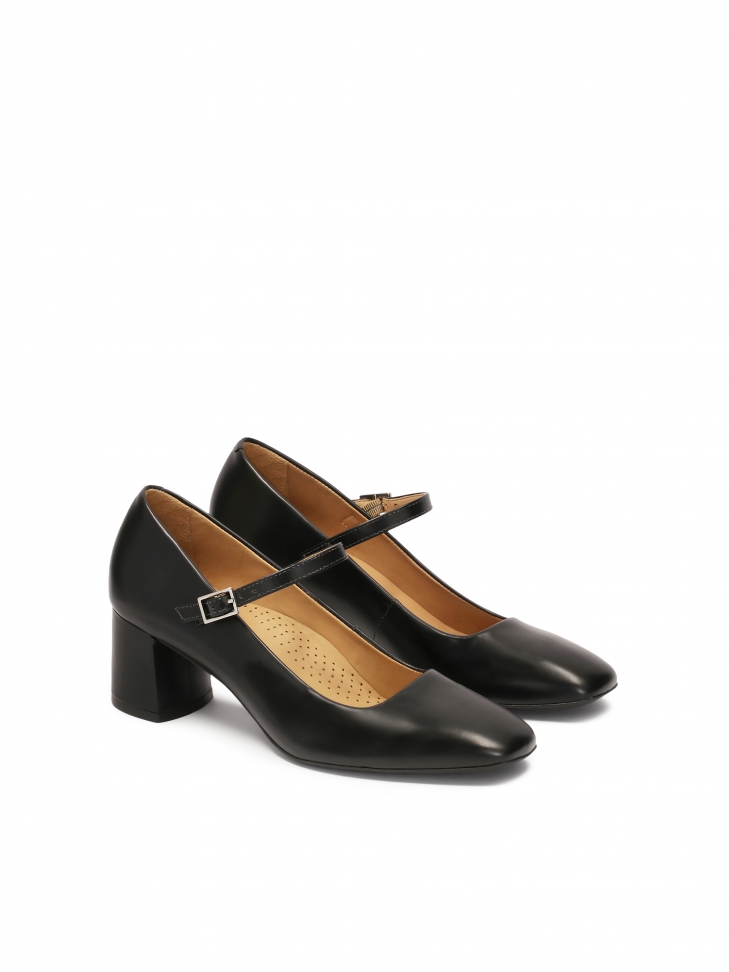 Czarne czółenka z paskiem