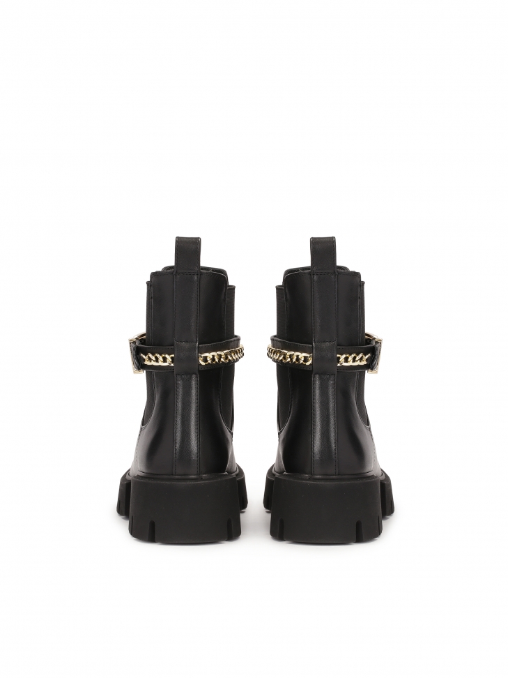 Botki typu chelsea z ozdobnym odpinanym paskiem