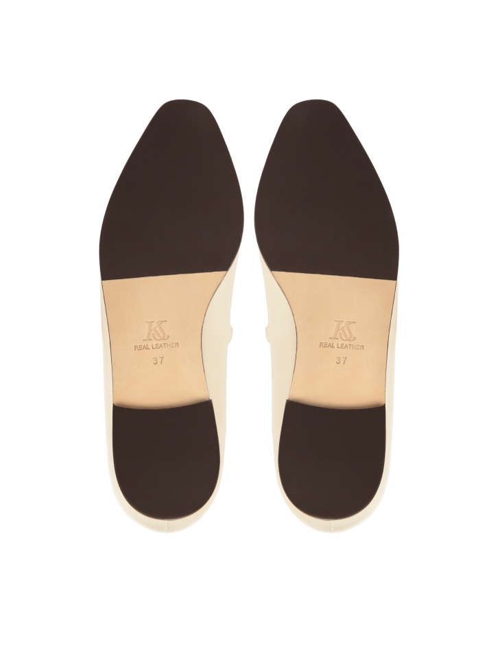 Baleriny w kolorze off white na płaskiej podeszwie