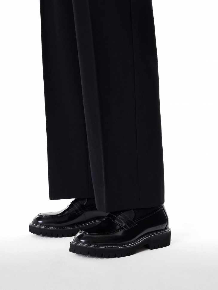 Czarne loafersy przeszywane białą nicią