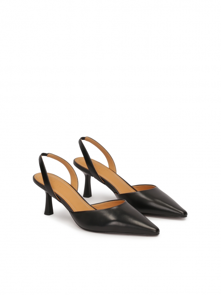 Półotwarte czółenka ze skóry