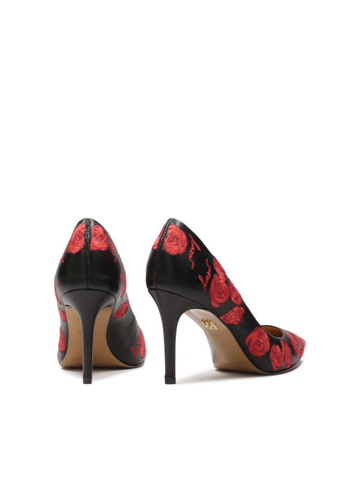 Czarne czółenka w kwiecisty wyszywany wzór