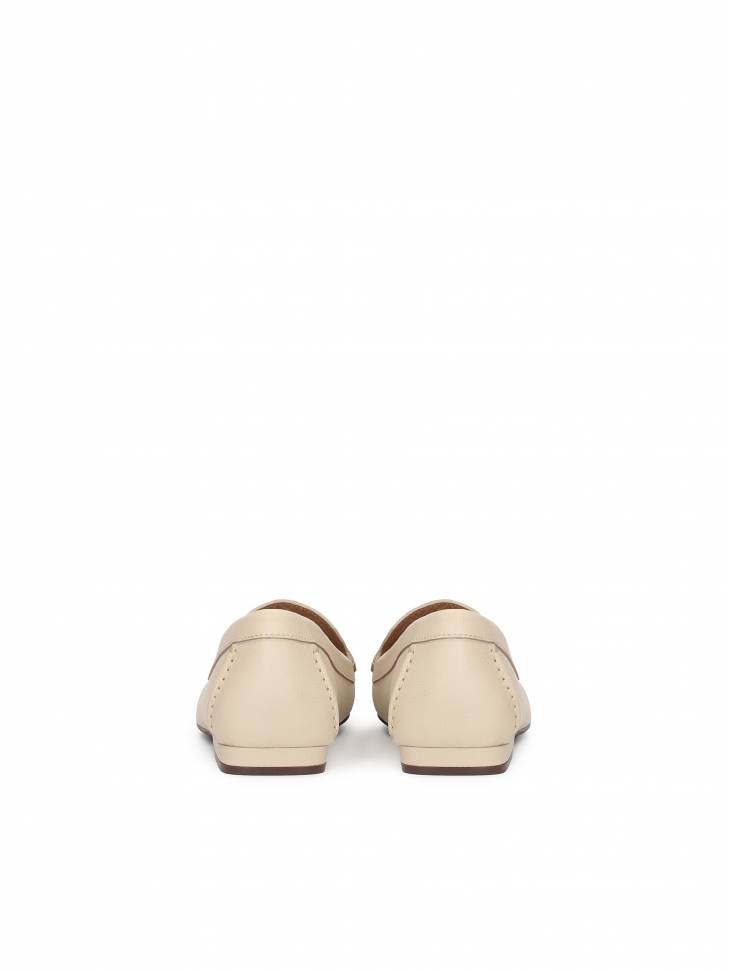 Skórzane mokasyny z metalową klamrą