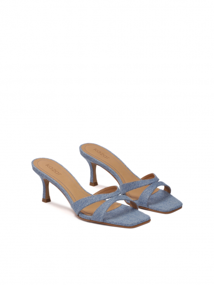 Jeansowe klapki z dwoma paskami na obcasie